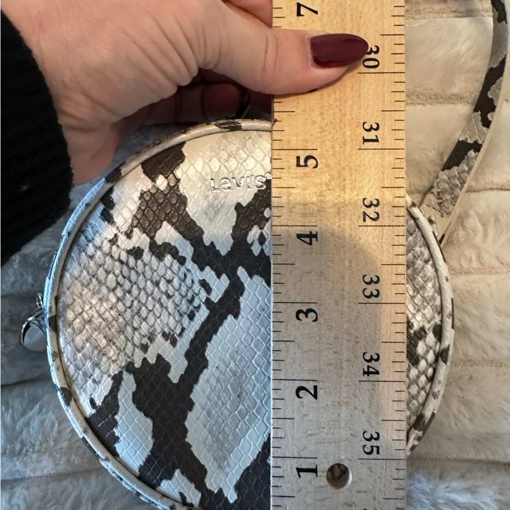 Levi’s Snakeskin Belt Bag Fanny Pack - Picture 8 of 10